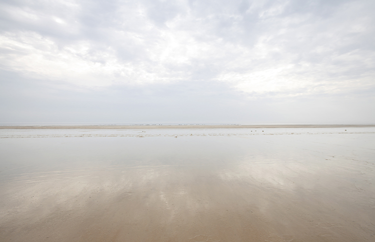 Landscape photography of a beach in Normandy by Namiko Kitaura